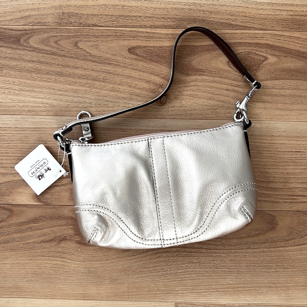 COACH NWT. Large Gold/Champagne metallic wristlet bag ⭐️